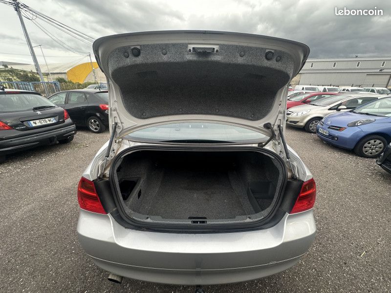 Bmw SERIE 3 (E90) 318I 129CH SPORT (image 17)