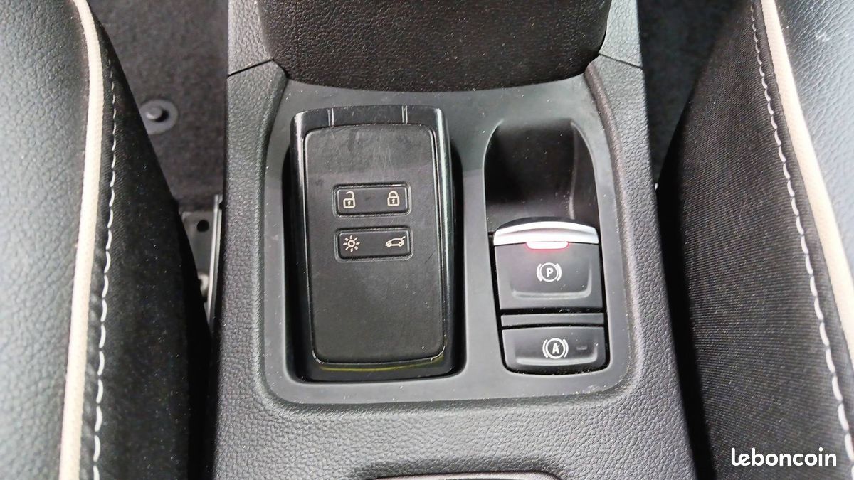 Renault clio tce 90 ch gsr2 techno (image 28)
