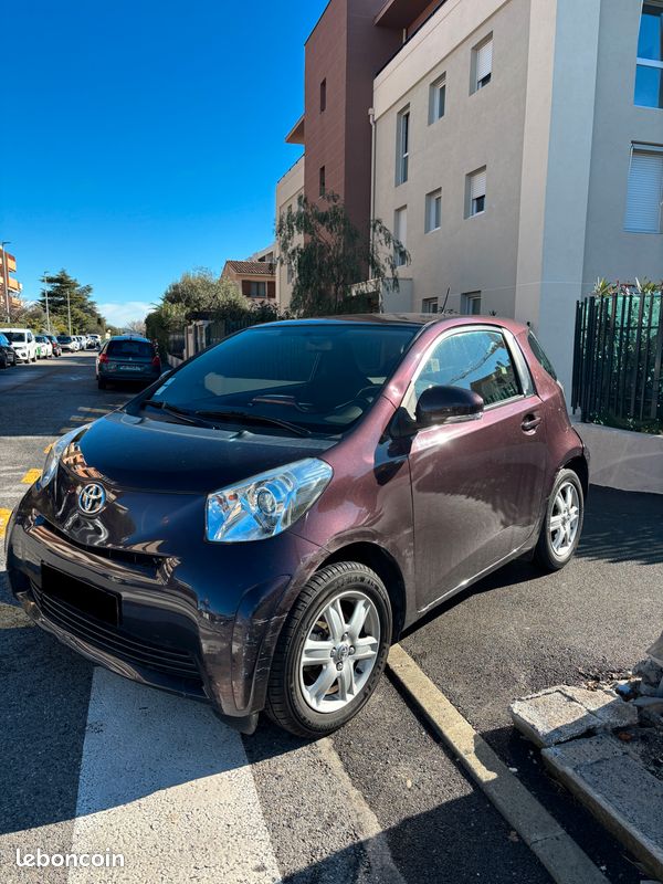 TOYOTA iQ 68 VVT-i (image 1)