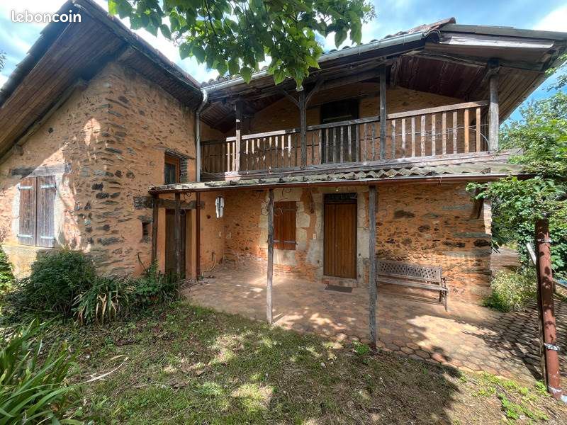 Maison 6 pièces 130 m² · à Saint-Santin-de-Maurs · 130 m² · 82 990 €