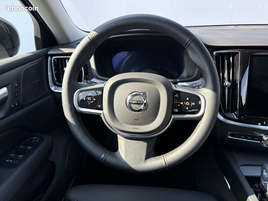 VOLVO V60 Micro hybride essence B4 197 ch DCT7 Ultra Style Dark (image 6)