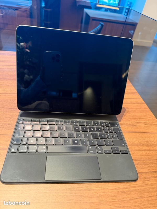 Ipad Pro 11" - 2022 - 128Go - très bon état (image 2)