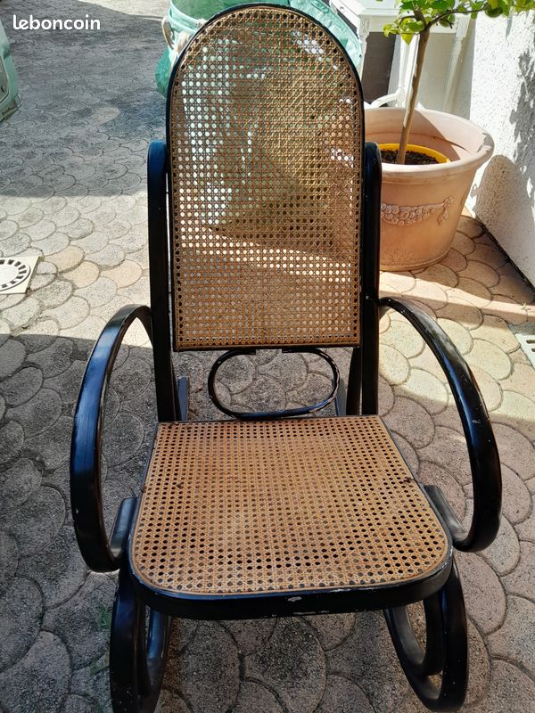 Rocking chair (image 1)