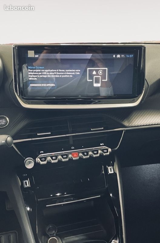 PEUGEOT 2008 Hybrid 145 e-DCS6 ENVY (image 18)
