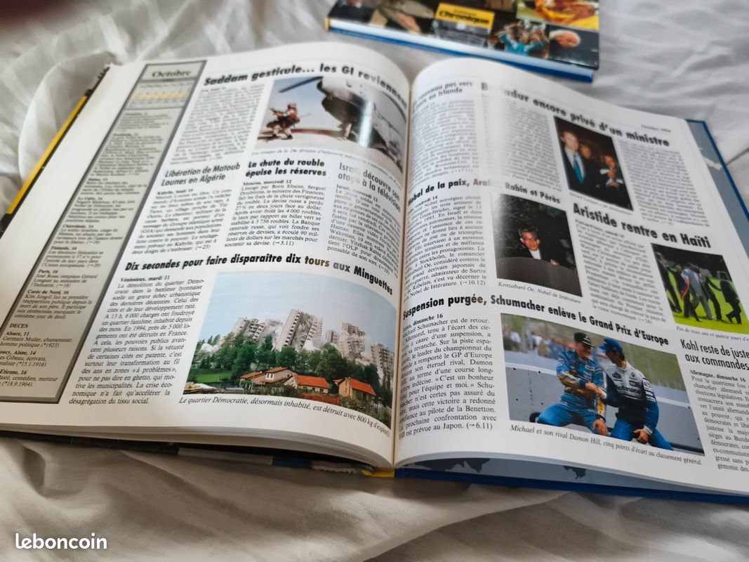Lot de deux livres Chronique de l' année 1993 et 1994 (image 11)