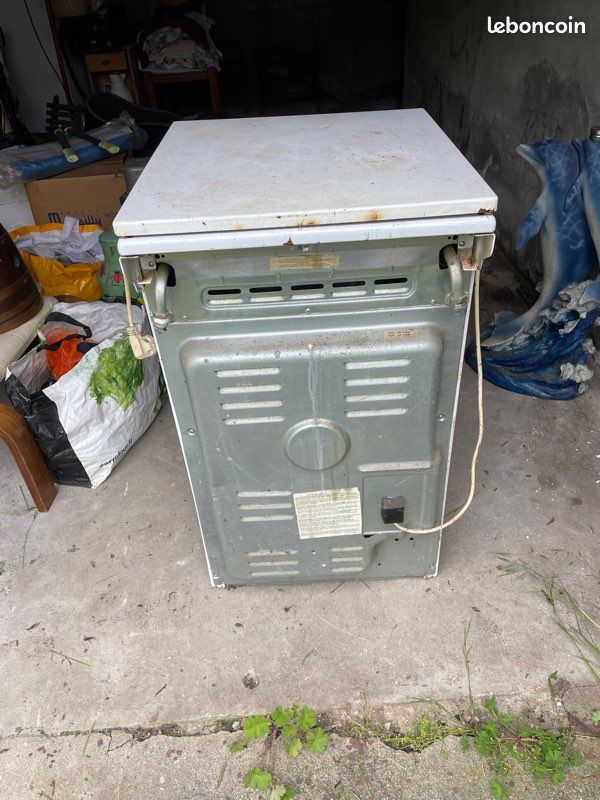 Cuisinière gaz en l’état (image 1)