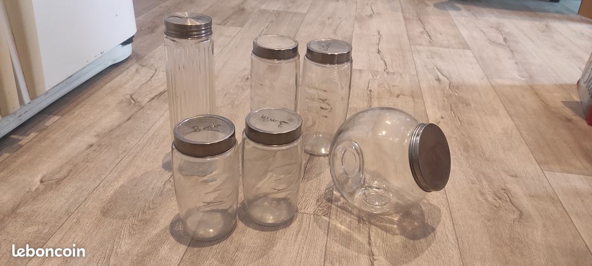 Pots (image 1)