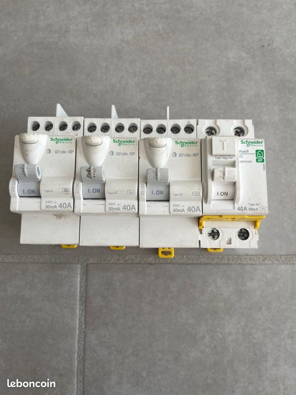 Disjoncteurs 40 ampères SCHNEIDER (image 1)