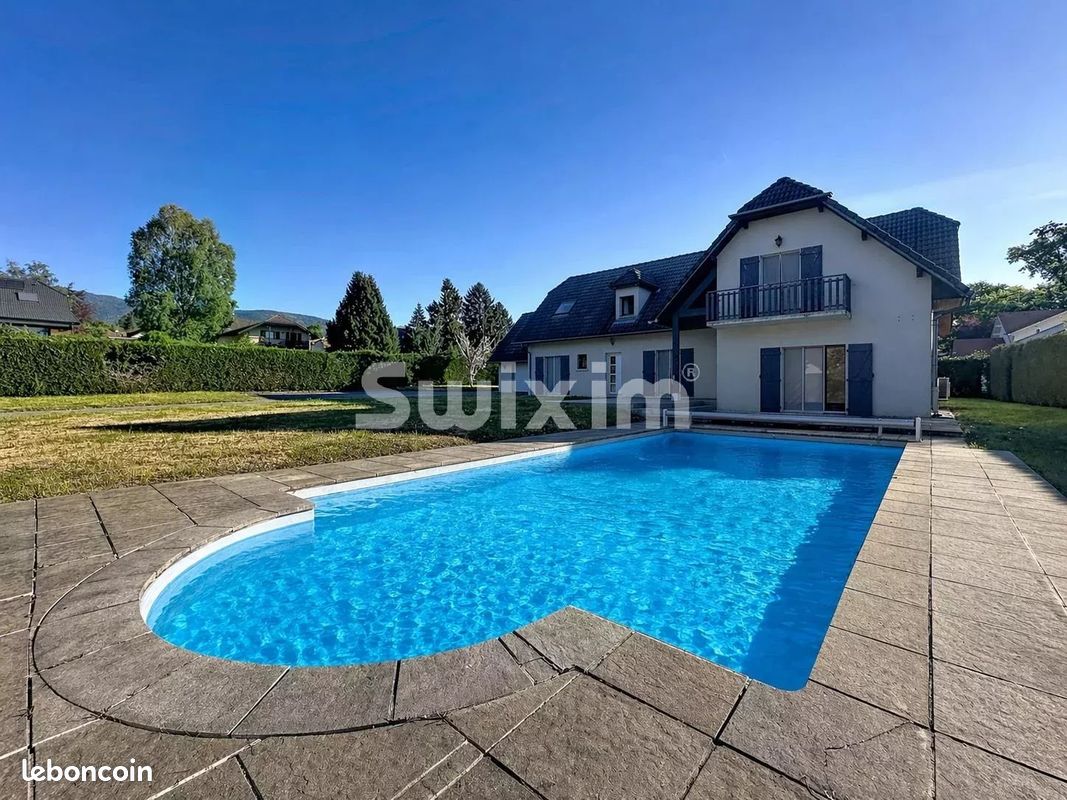 Maison 8 pièces 223 m² · à Cessy · 223 m² · 1 390 000 €