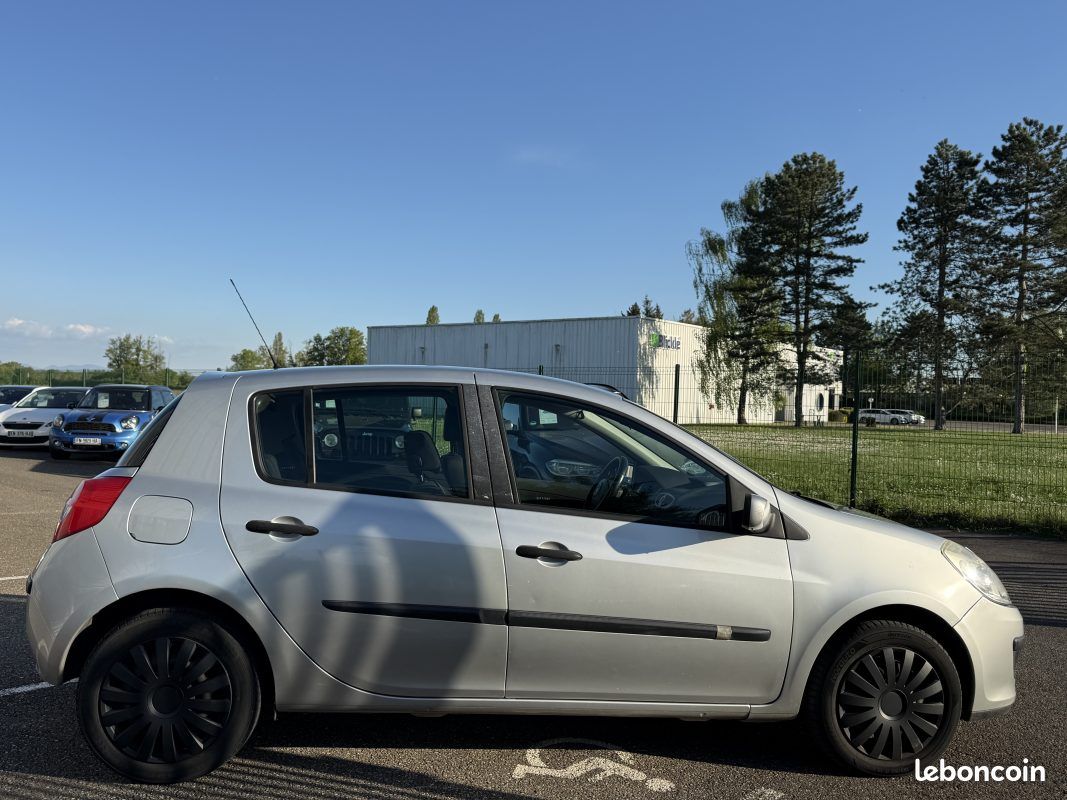 Renault Clio III 1.6 16v 110ch Expression Pour pro ou mécaniciens (image 5)