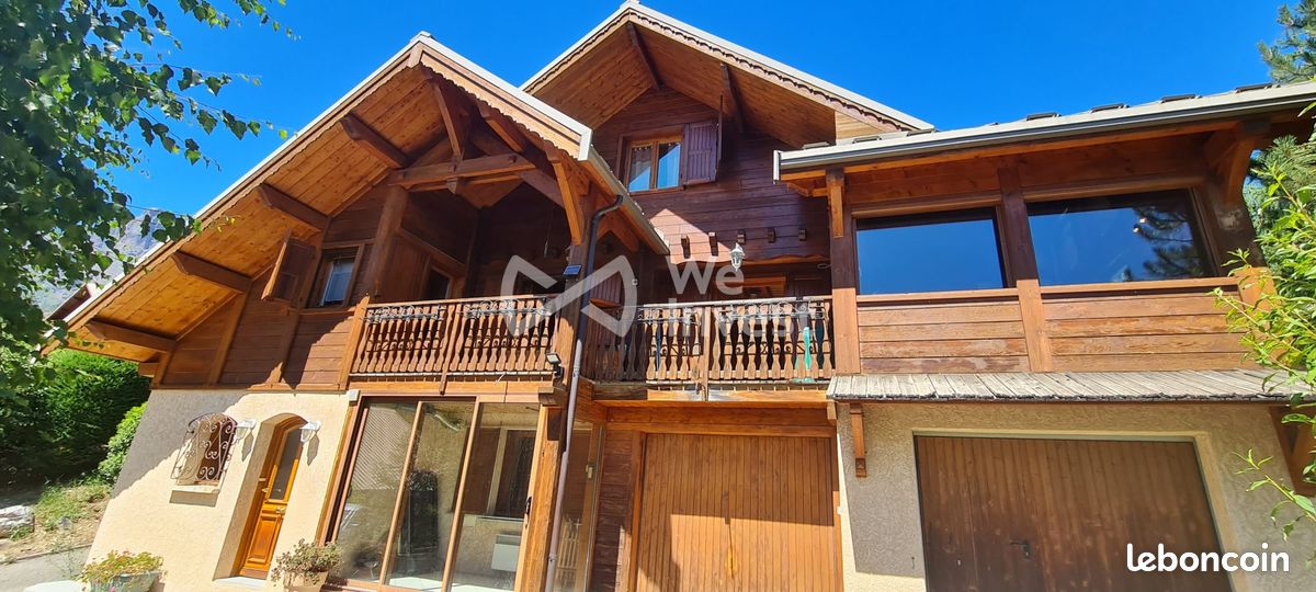 Maison 6 pièces 140 m² · à Les Vigneaux · 140 m² · 522 500 €