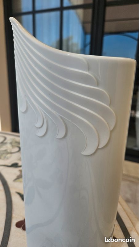 Vase totem en porcelaine blanche (image 8)