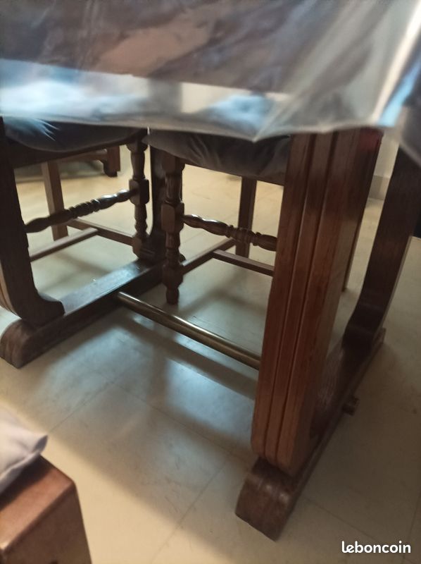 Vend table salle à manger en bois, deux rallonges 6 chaises bon état 150 le bien est à retirer par vos soins (image 4)