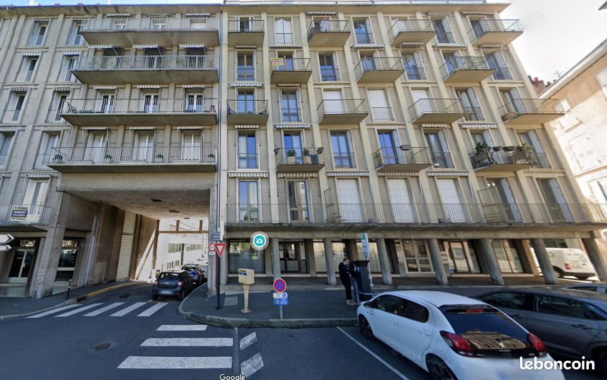 Parking 10 m² · au Puy-en-Velay · 10 m² · 52 €/mois
