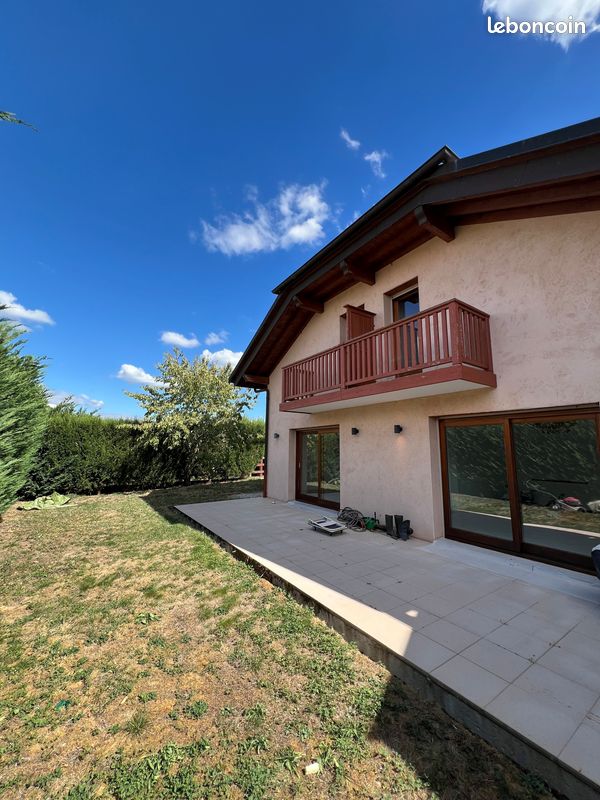 Maison 3 pièces 130 m² · à Saint-Julien-en-Genevois · 130 m² · 2 400 €/mois