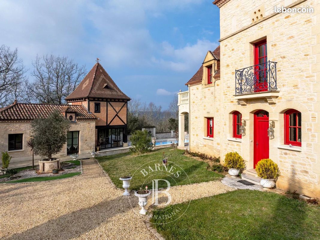 Propriété 10 pièces 250 m² (image 2)