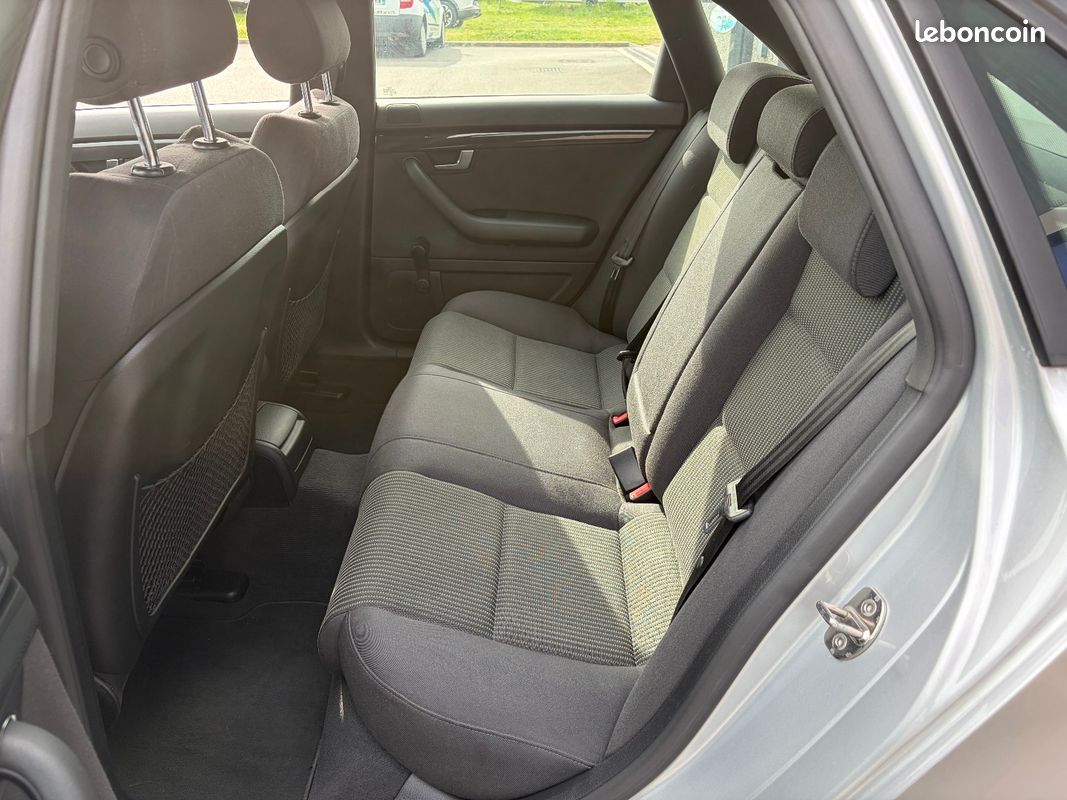 AUDI A4 A4 1.9 TDI S-Line / Carnet complet (image 32)
