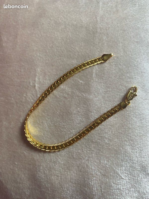 Bracelet Rigide En Plaqué Or - Ouverture Facile, Dimensions 7 Cm X 6 Cm, Poinçonné - Occasion Très Bon État
