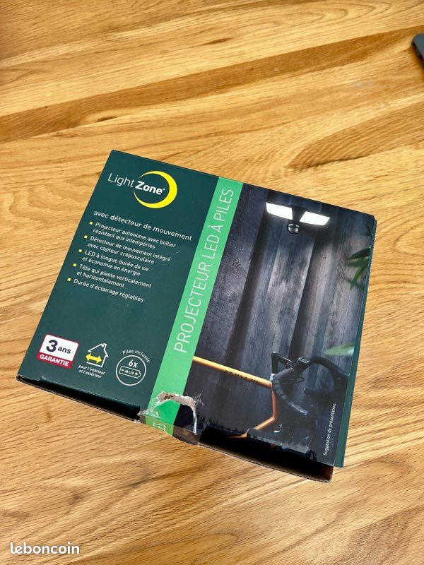 Projecteur LED à piles 🔋 (image 1)