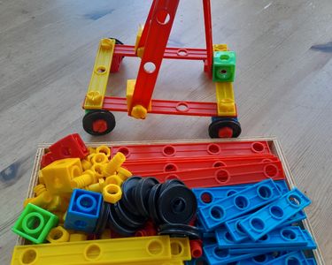 Bigjigs Toys Bocal de Boulons et Vis | Jouet pour Enfant | Cadeau Enfant | Joeut Traditionnel | Apprendre en Jouant