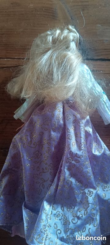 Poupée Barbie princesse raiponce (image 7)