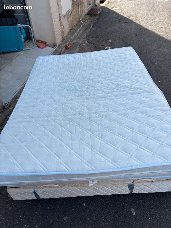 Sommier et matelas (image 1)