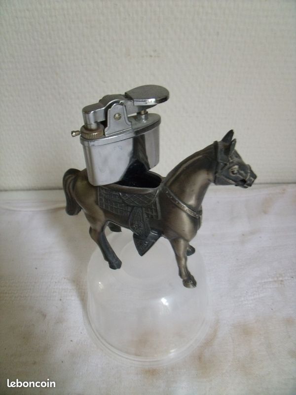 Briquet en metal-cheval (image 2)