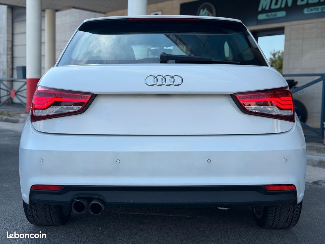 Audi A1 Phase 2 Sline 1.4 TSI 125 cv - Sièges cuir (image 4)