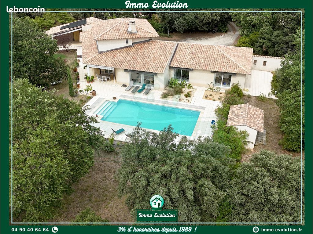Maison 8 pièces 290 m² · à Uchaux · 290 m² · 679 000 €