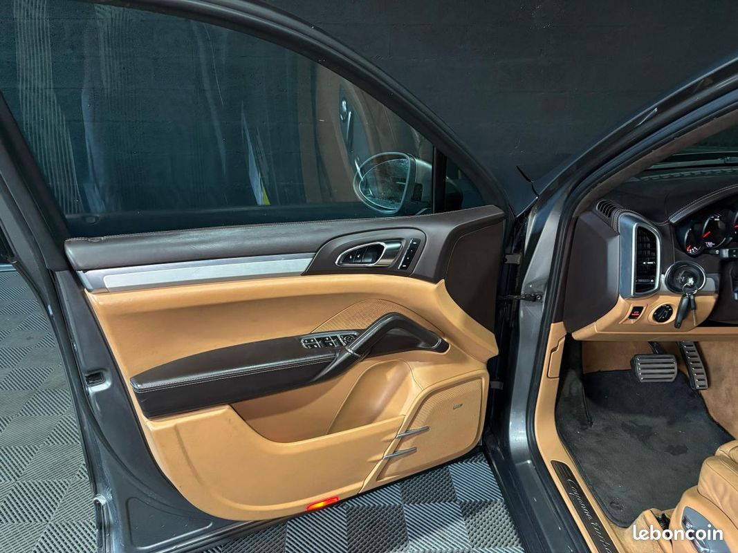 PORSCHE CAYENNE Turbo 4,8i V8 ? 500 ch ? 4 sièges chauffants ? Toit ouvrant (image 9)