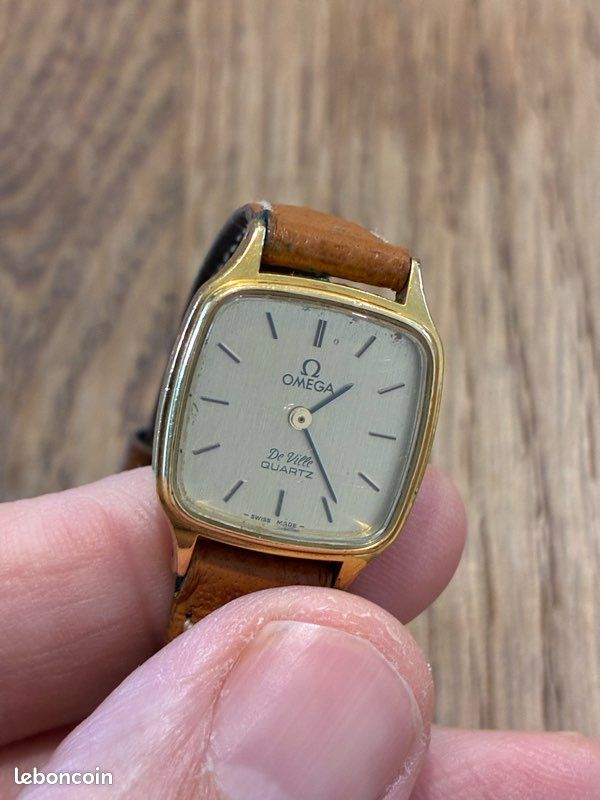 Montre femme Omega De ville carré Swiss made Montres Bijoux