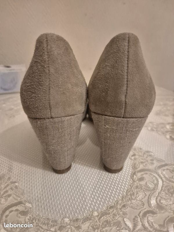 Jolis escarpins couleur beige (image 3)