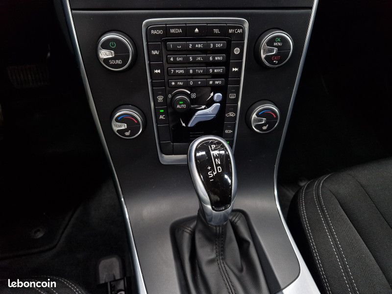 Volvo V60 D3 150CH MOMENTUM GEARTRONIC * ATTELAGE * BLUETOOTH * SUIVI COMPLET (image 15)