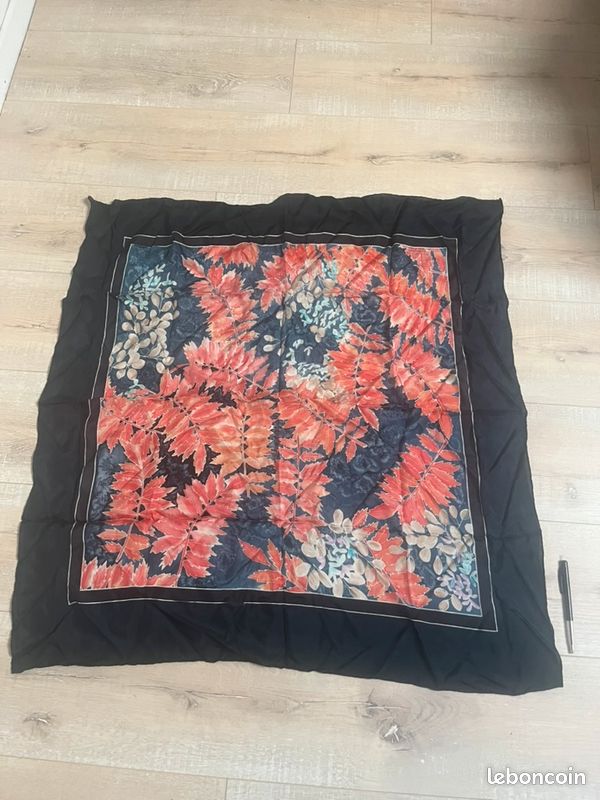 Lot de 3 Foulards et Étoles - Soie, Velours et Motifs Paisley (image 1)