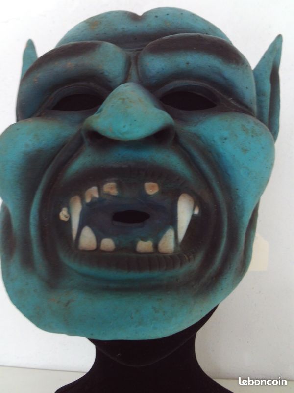 Mask Halloween (9) diable bleu. Contact par Tel demandé (image 2)