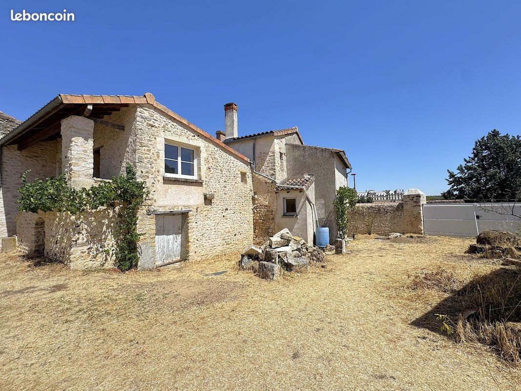 Maison 4 pièces 102 m² · à Saint-Jacques-de-Thouars · 102 m² · 86 400 €