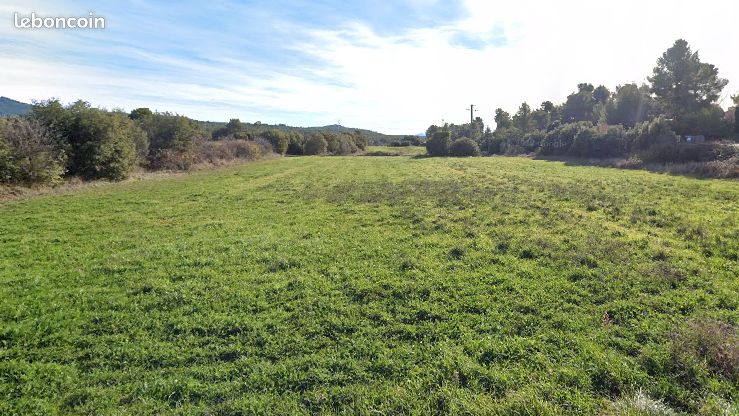 Terrain viabilisé de 1200 m2 a aups · 150 000 €