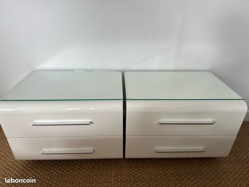 Lot tables de chevets et commode (image 1)