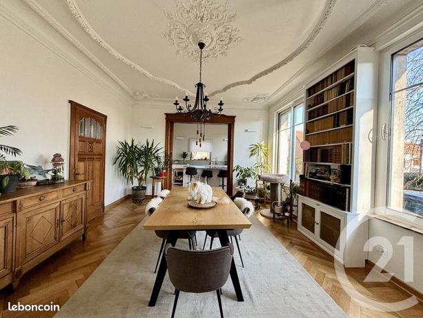 Maison 7 pièces 235 m²