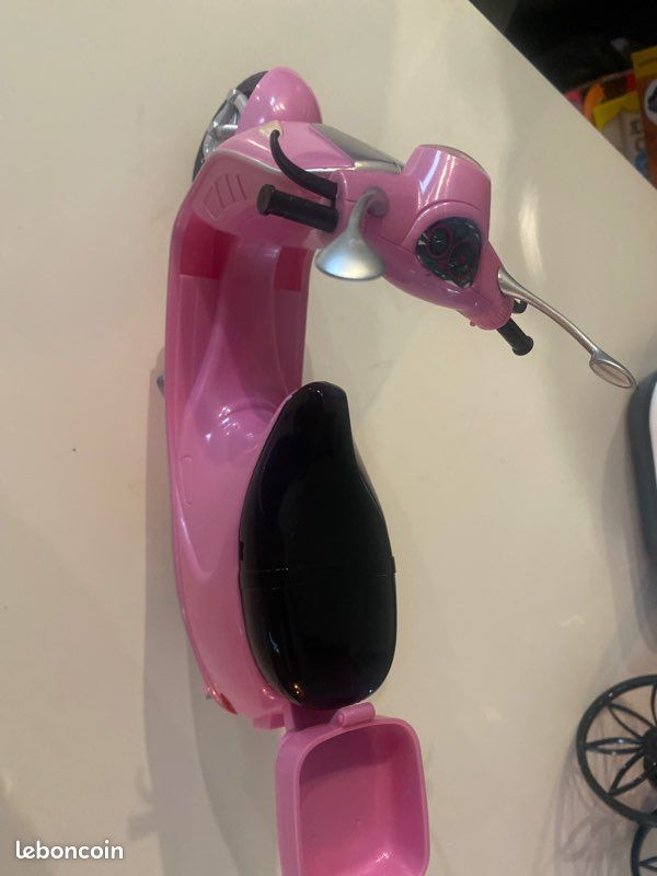 Scooter 🛵 jouet fille rose marqué lolly bon état (image 1)