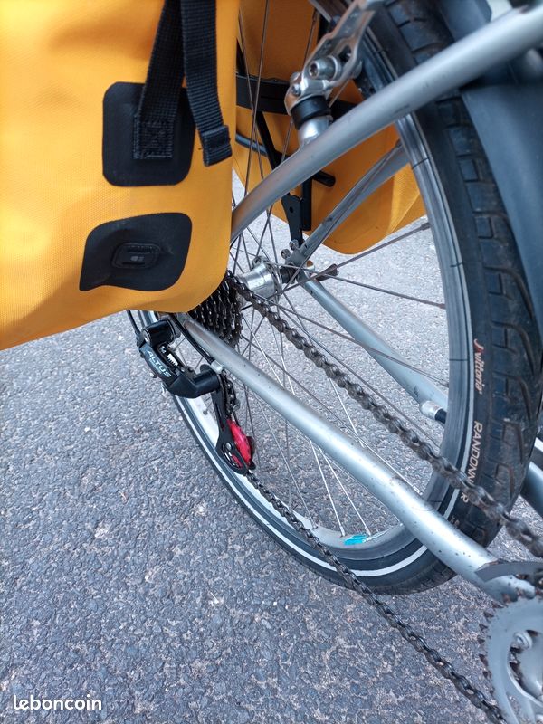 Vélo voyage decathlon avec les sacoches Vélos