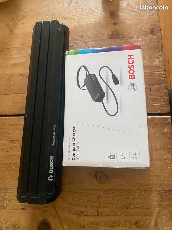 Bosch PowerTube 500 son chargeur et son chargeur (image 1)