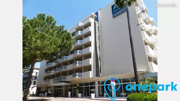 Parking 12 m² · à Antibes · 12 m² · 117 €