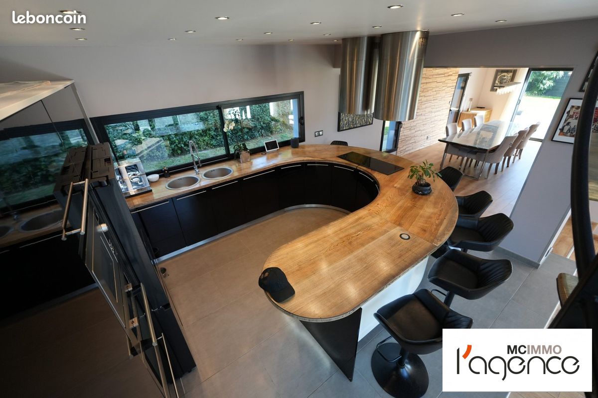 Maison 6 pièces 215 m² · à Fontaine-la-Mallet · 215 m² · 595 000 €