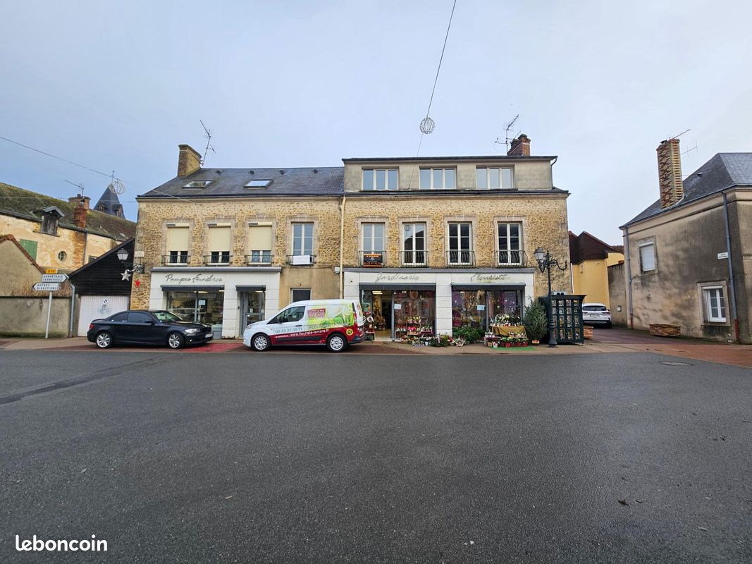 Immeuble 2 pièces 450 m² · à Marolles-les-Braults · 450 m² · 244 500 €