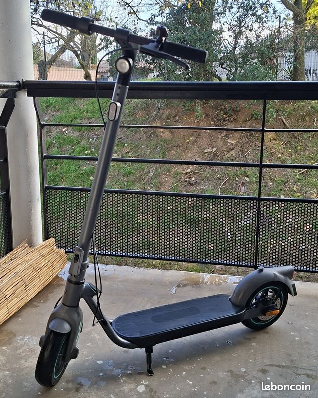 Trottinette électrique Décathlon MD500e – 350W, Noir, Pour Adulte, Quasi Neuve