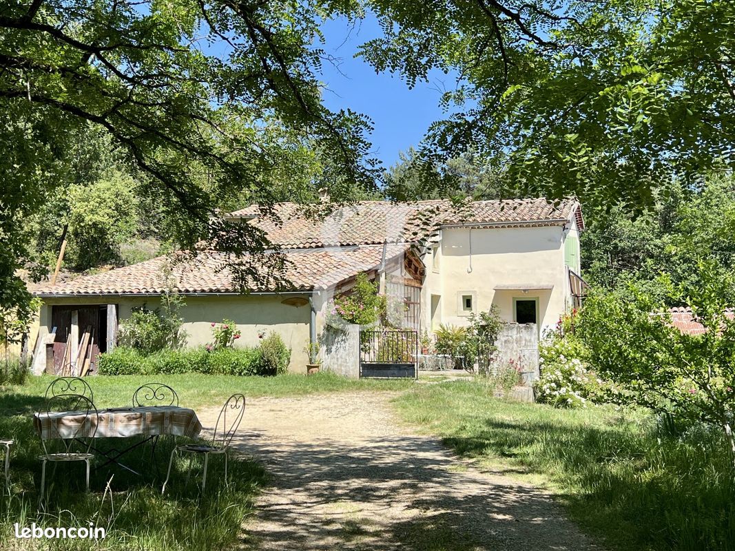Maison 8 pièces 224 m² · à Dieulefit · 224 m² · 595 000 €