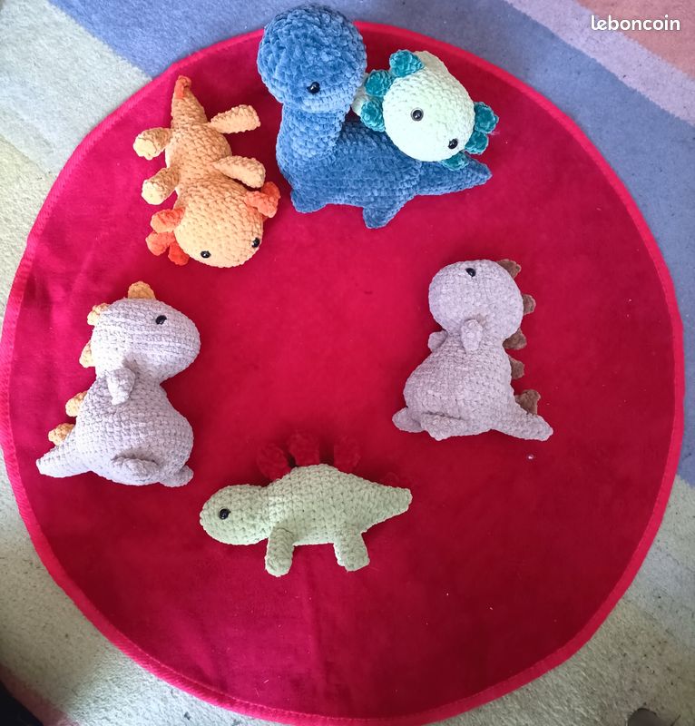 Peluches dinosaures et axolotl artisanales (image 2)