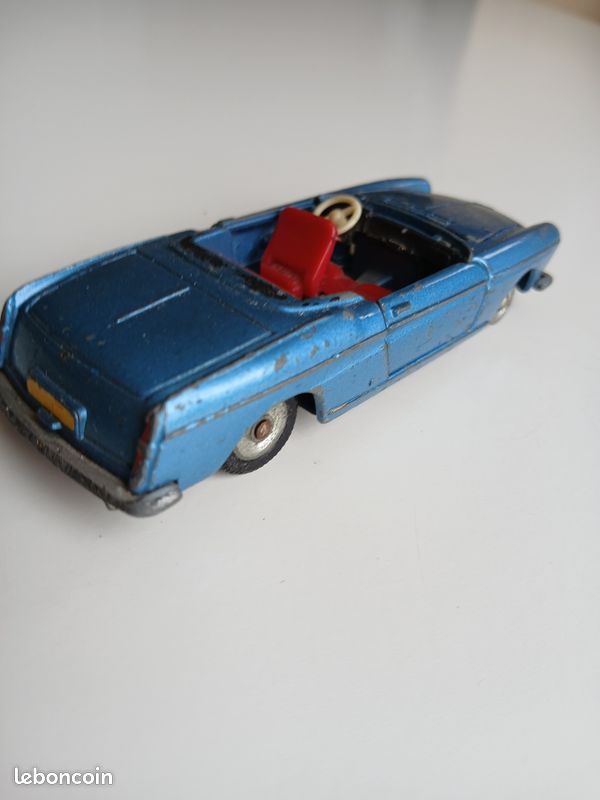 Dinky Toys GB n° 38C LAGONDA Cabriolet 4 places coloris peu