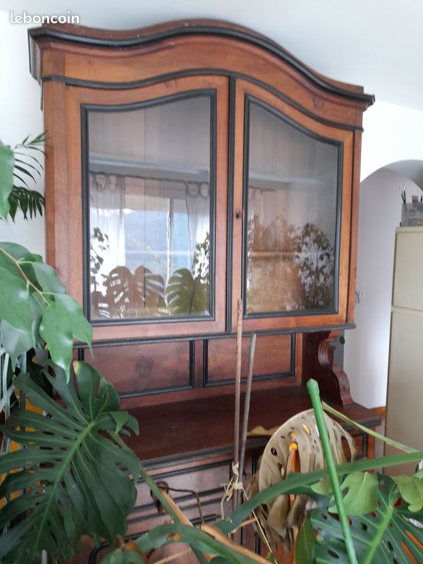Meubles anciens + vaisselle de collection + eau forte (image 1)